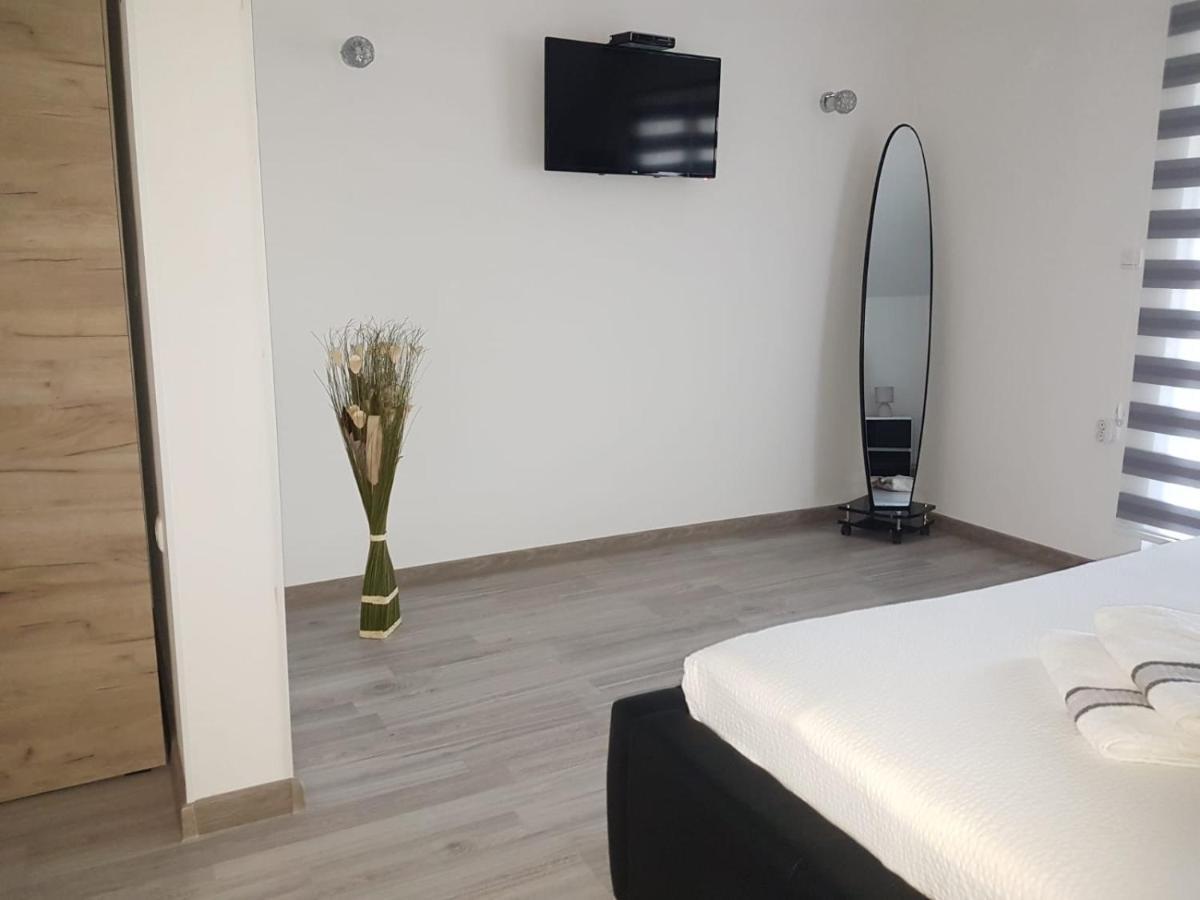 Apartmani Brigita โคเรนนิซา ภายนอก รูปภาพ