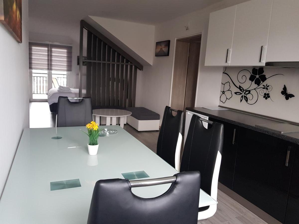 Apartmani Brigita โคเรนนิซา ภายนอก รูปภาพ